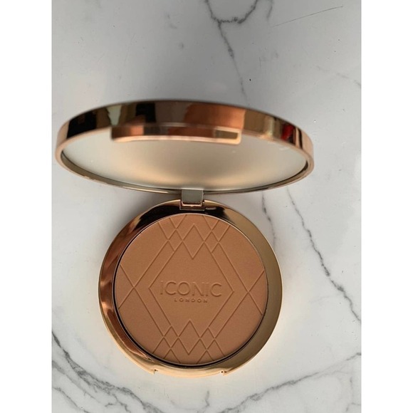 Iconic London Ultimate Bronzing Powder (Warm Bronze) - Picture 4 of 8